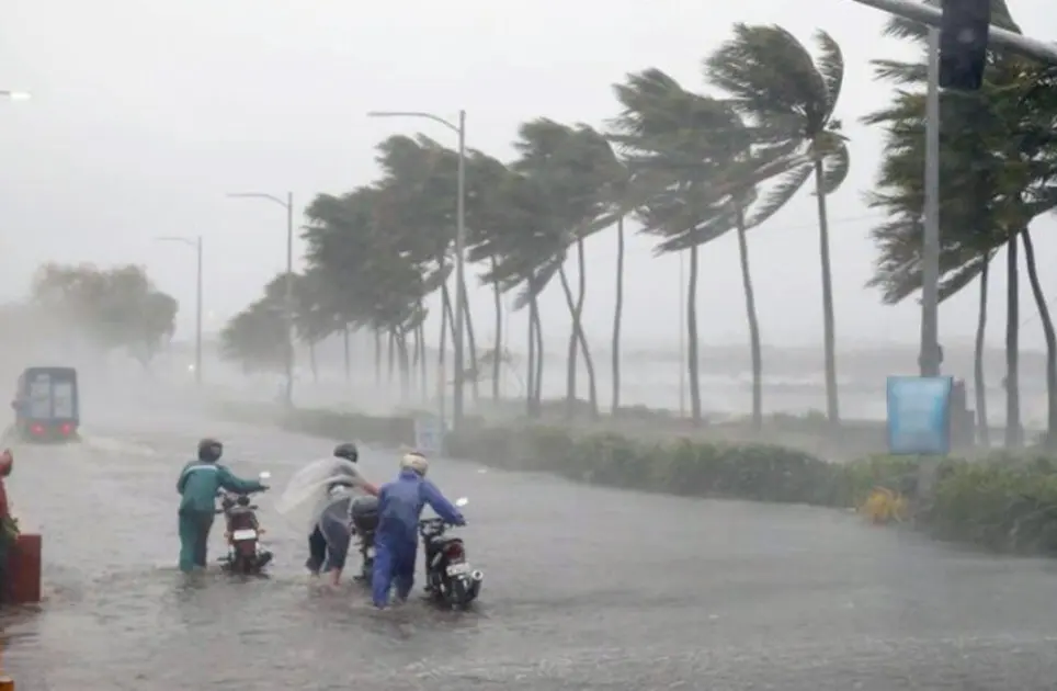 Onda tropical 6 genera lluvias intensas en el sur de México