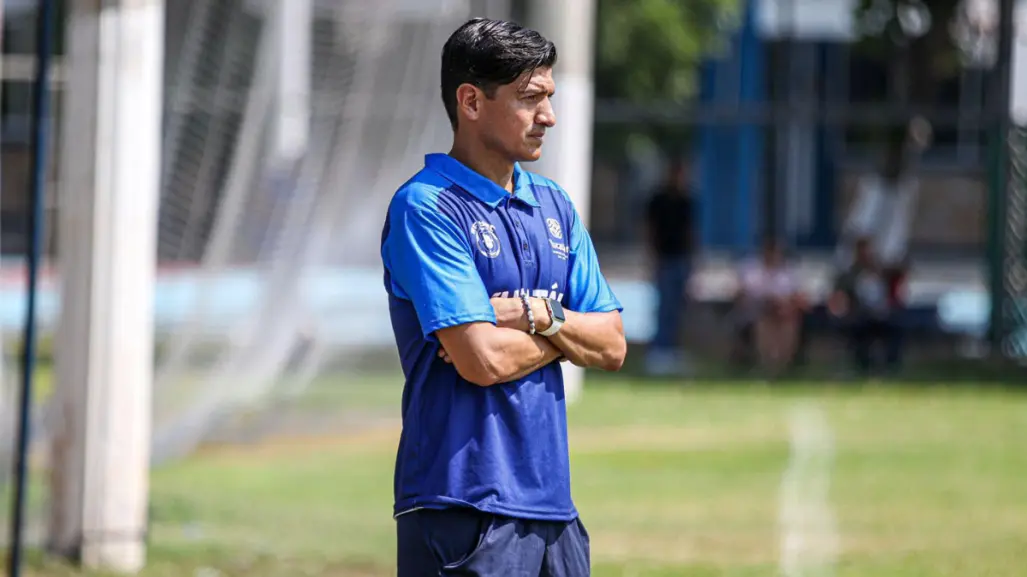 Eduardo Yuca Fernández continúa su preparación como Director Técnico