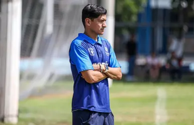 Eduardo Yuca Fernández continúa su preparación como Director Técnico