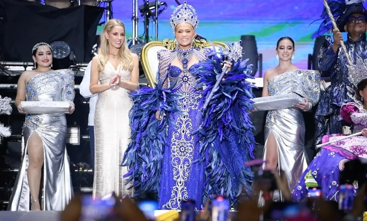 Coronan a Yuri como reina de la Alegría en Carnaval de Veracruz. Foto: Prensa Ayyto del puerto de Veracruz