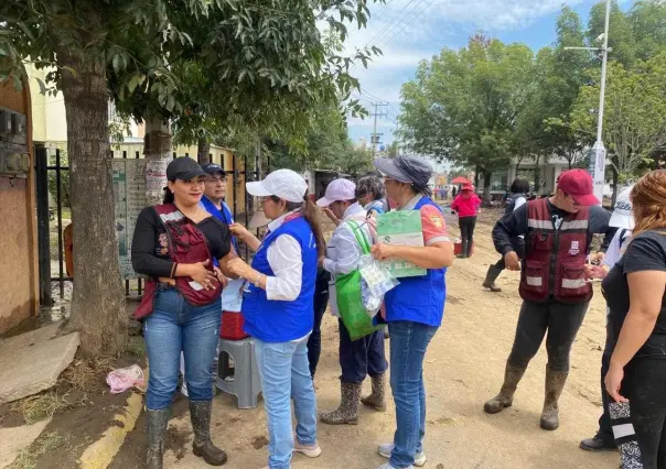 Atienden brigadas médicas a afectados por inundaciones en Edomex