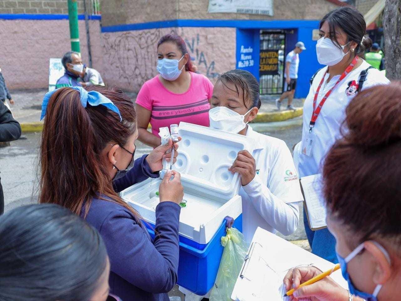 Atienden brigadas médicas a afectados por inundaciones en Edomex