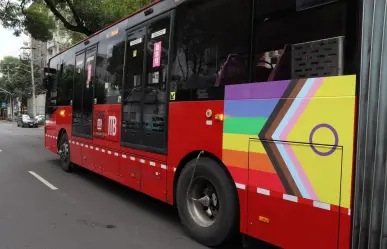 Metrobús de colores en CDMX, conoce aquí el significado de la Bandera Inclusiva