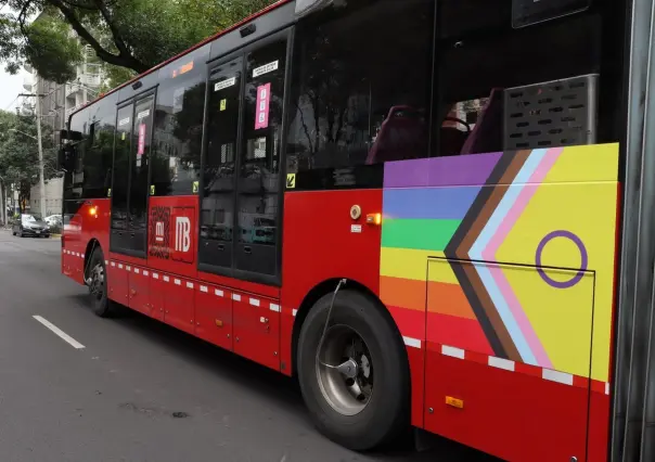 Metrobús de colores en CDMX, conoce aquí el significado de la Bandera Inclusiva