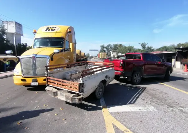 Cierre de circulación en carretera Victoria-Monterrey por choque