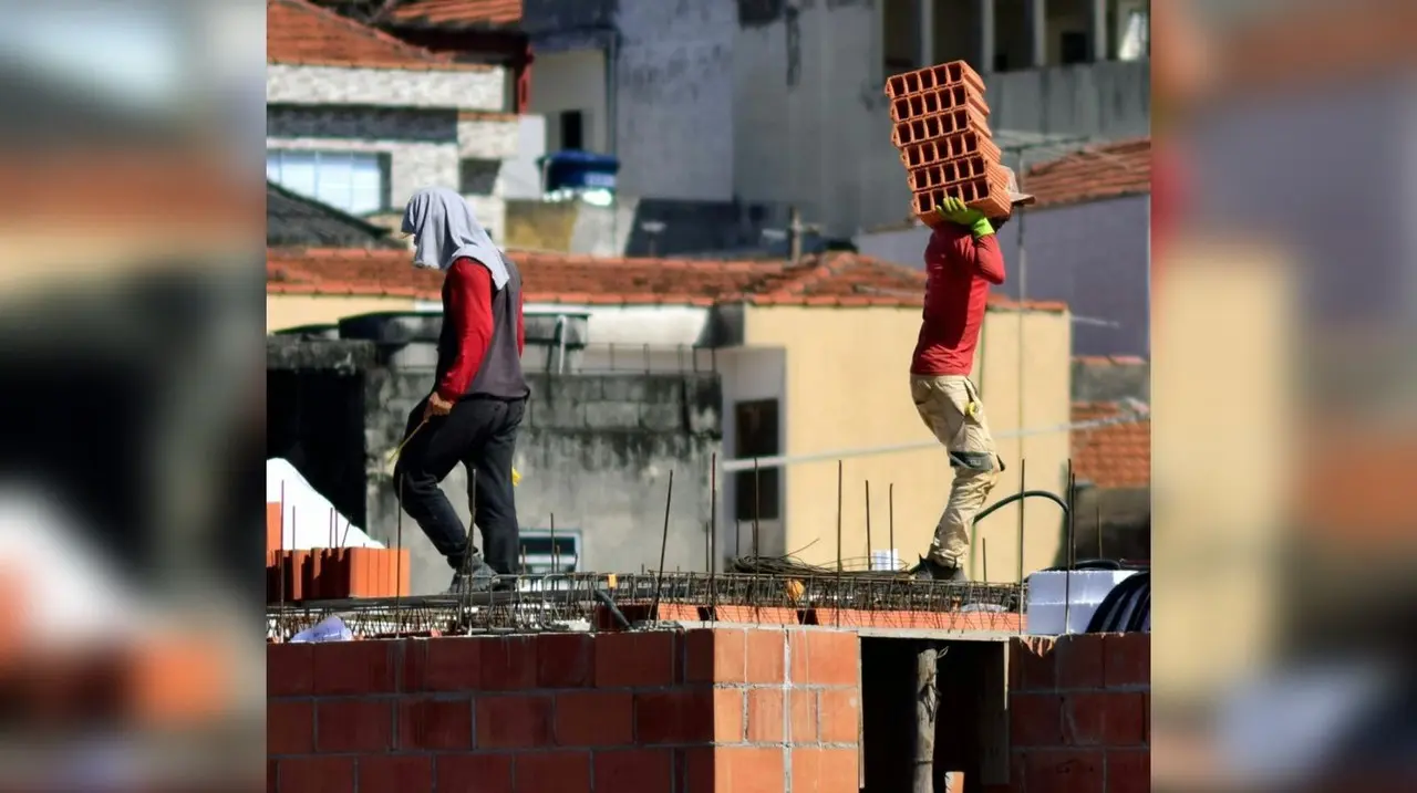 Es poco viable la construcción de vivienda popular, debido al costo de la tierra y otros servicios. Foto: Especial.