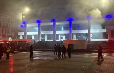 ¡Se quema! Controlan incendio en el palacio municipal de Naucalpan (VIDEO)