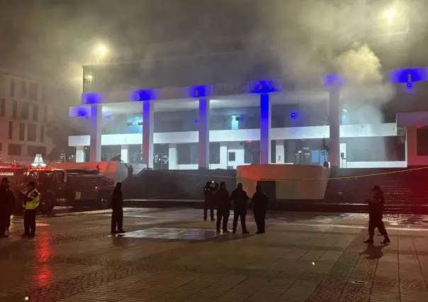 ¡Se quema! Controlan incendio en el palacio municipal de Naucalpan (VIDEO)