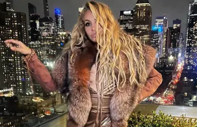 Paulina Rubio se molesta con uno de sus músicos en pleno show (VIDEO)