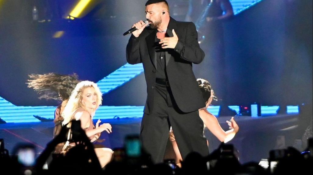 Corren con chorro de agua a personas de concierto de Ricky Martin en Veracruz