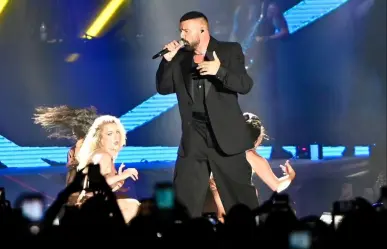 Corren con chorro de agua a personas de concierto de Ricky Martin en Veracruz