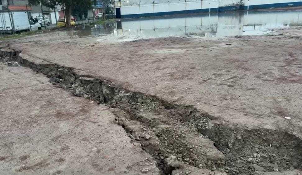 Grieta gigante en Ecatepec: Vecinos temen por la seguridad estructural. Foto: Captura de pantalla