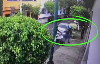 #VIDEO: ¡Ten cuidado! Asaltantes se hacen pasar por repartidores en Azcapotzalco