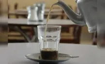 Tintinear el vaso de café en La Parroquia, antiguo como el carnaval de Veracruz