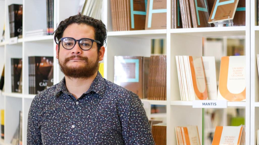 Conoce a Jesús Emiliano de la Garza González, ganador del Premio Nacional de Poesía Carmen Alardín