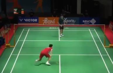 Zhang Zhijie, promesa del bádminton de 17 años, muere en plena cancha (VIDEO)