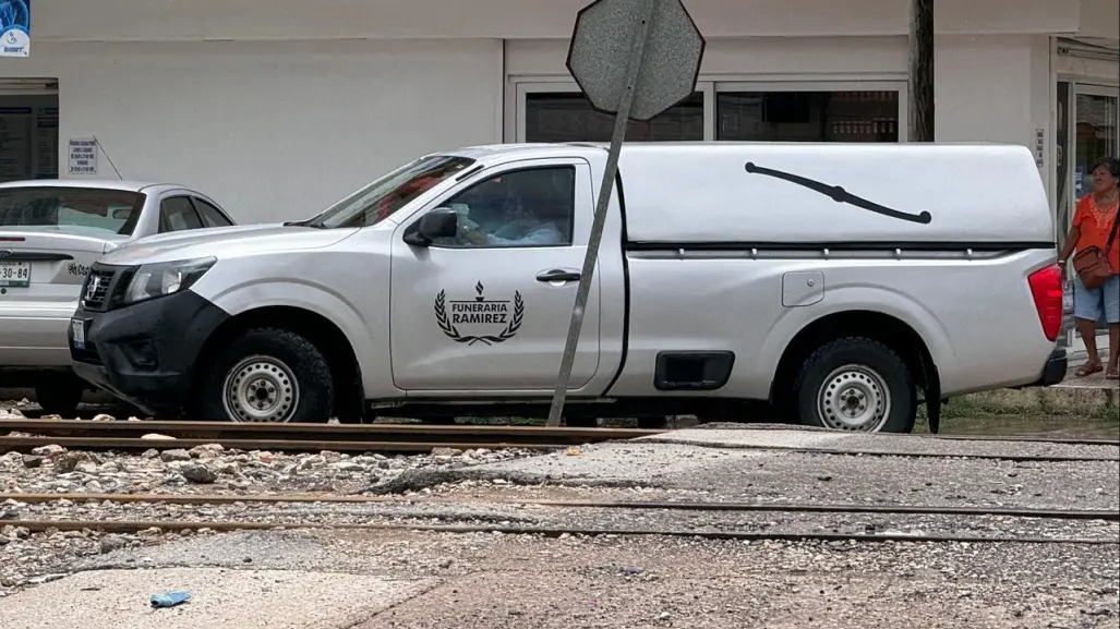 Señora muere por presunta descarga eléctrica mientras barría en su hogar