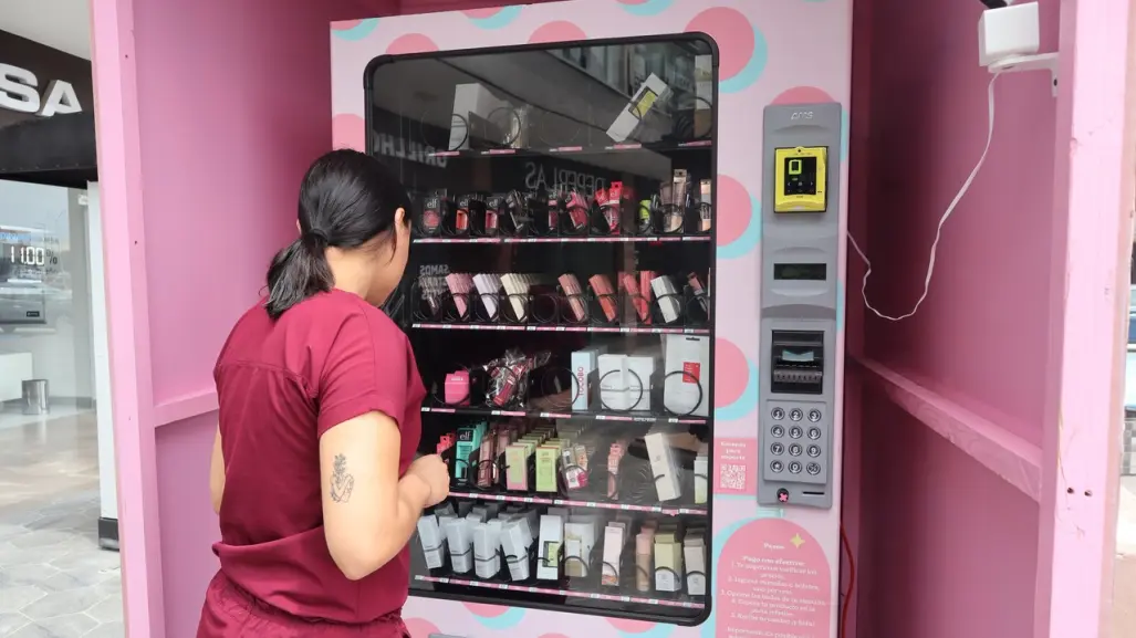 Llega a Saltillo “Glowbox”, la expendedora de productos de belleza