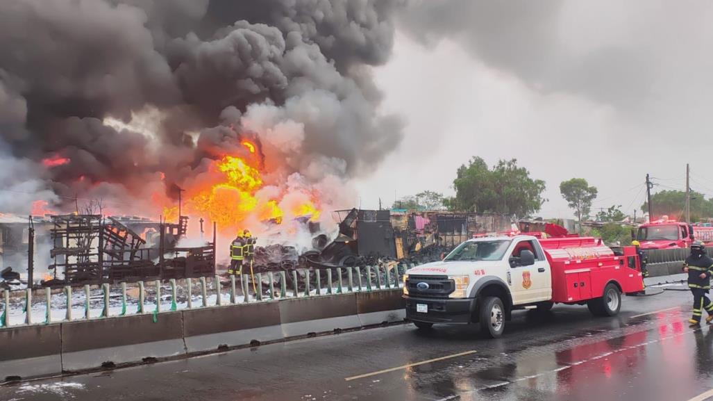 Fuerte incendio consume viviendas en Nezahualcóyotl (VIDEO)