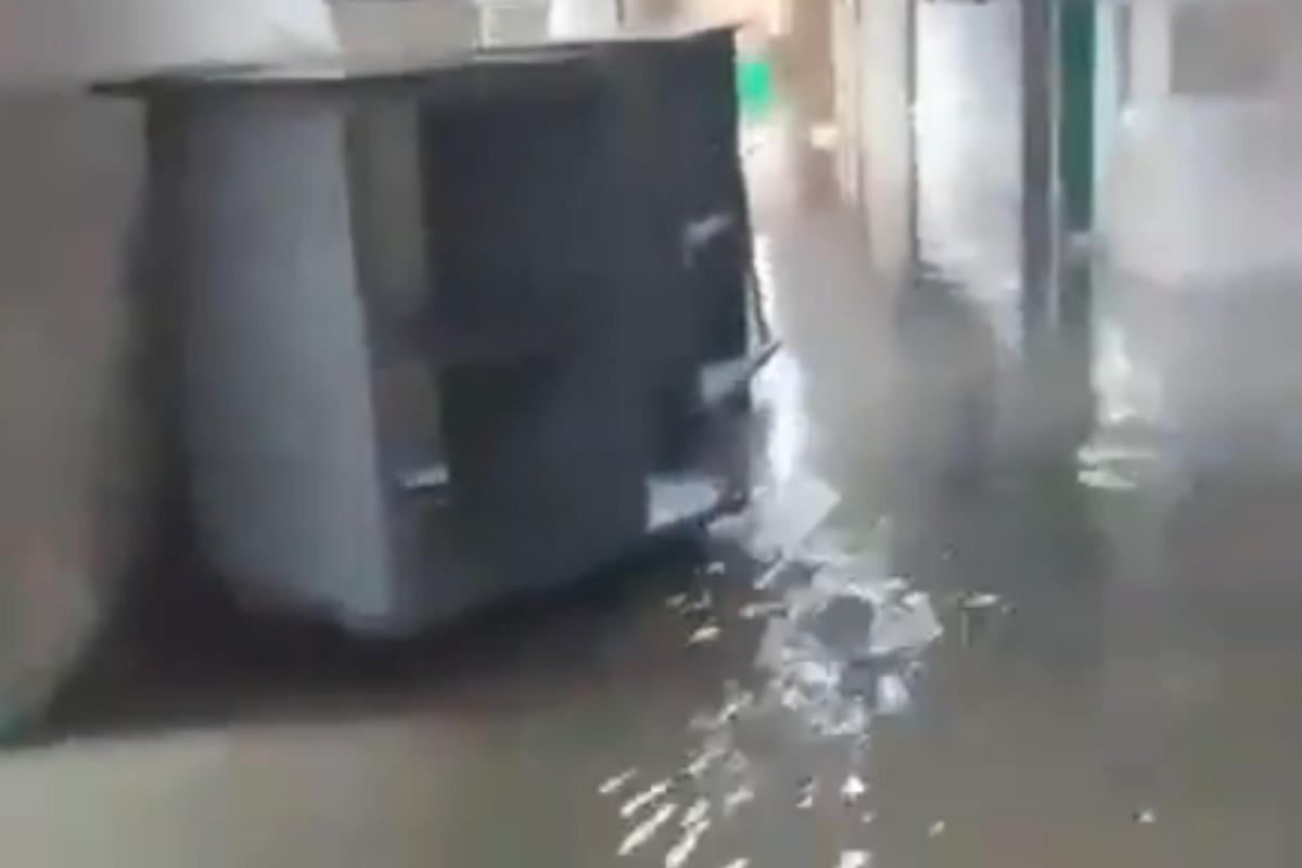 La clínica quedó completamente inundada Foto: X(Twitter) @ArturoVillegasQ