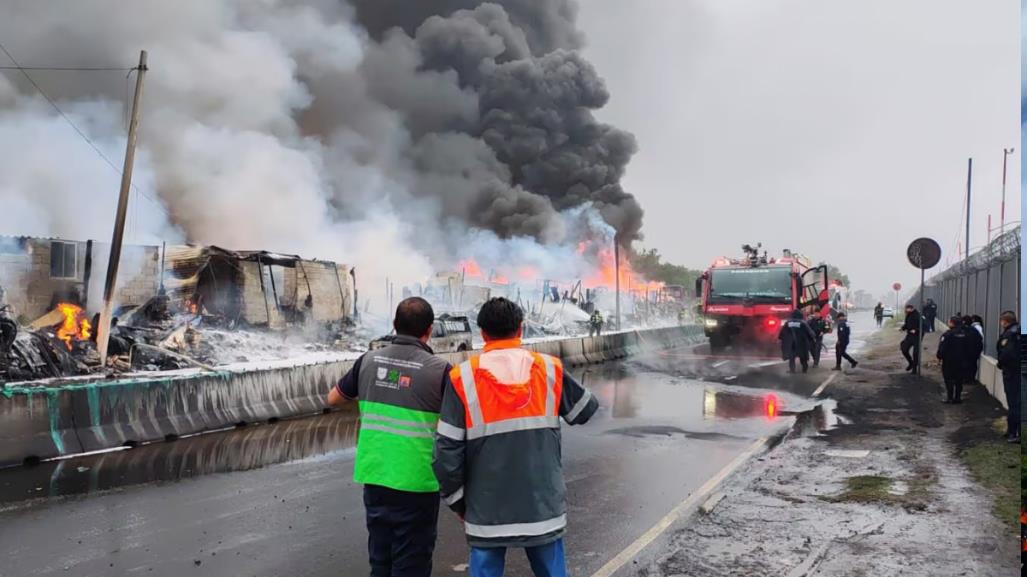 Incendio a espaldas del AICM; supuesto huachicol sería la causa