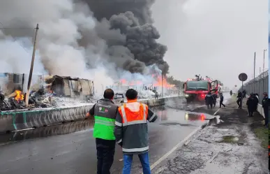 Incendio a espaldas del AICM; supuesto huachicol sería la causa