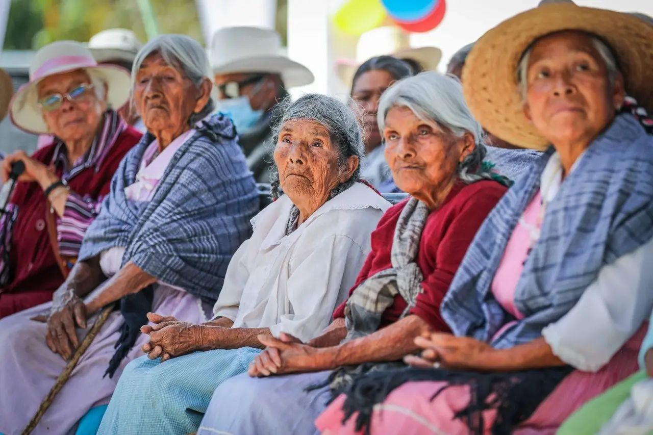 Las personas mayores de 65 años recibirán 6 mil pesos. Imagen: GEM