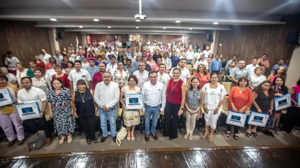 Segey fortalece educación en Yucatán con entrega de computadoras