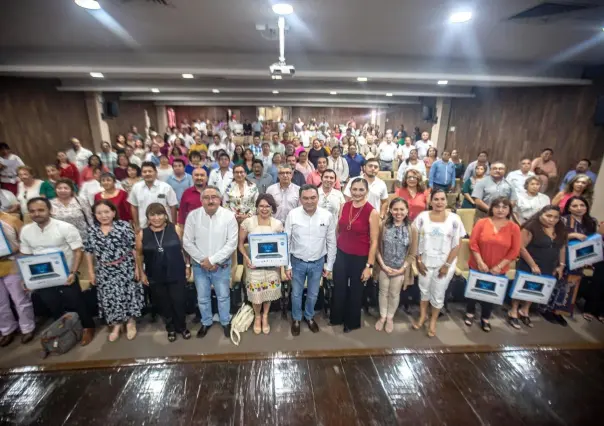 Segey fortalece educación en Yucatán con entrega de computadoras