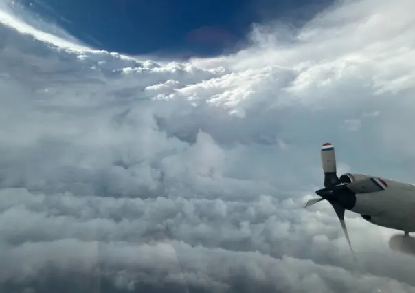 Avión cazahuracanes :Impactantes imágenes desde el ojo del huracán Beryl (VIDEO)