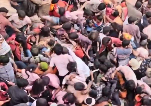 Estampida deja más de 100 muertos en acto religioso en la India