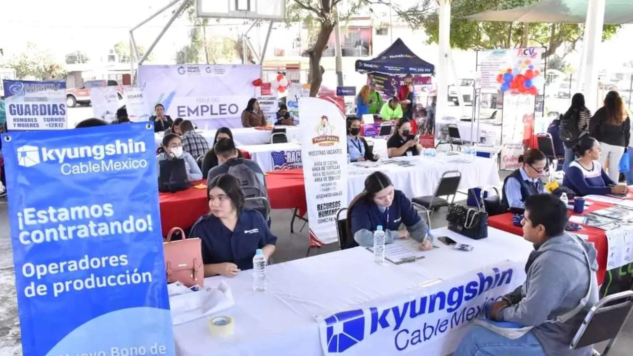 El Instituto Municipal de la Juventud de Gómez Palacio invitó a los jóvenes a participar en la feria del empleo. Foto: Facebook/ Ayuntamiento de Gómez Palacio.