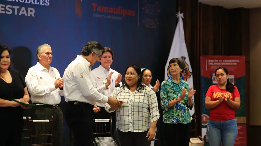 Américo Villarreal entrega credenciales de IMSS Bienestar