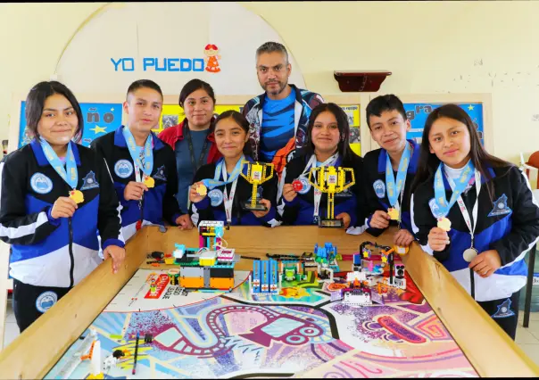 Orgullo otomí: Jóvenes destacan en competencia de robótica en Boston