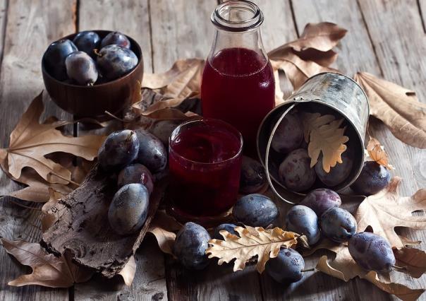 La bebida liviana y frutal que ayuda contra el estreñimiento