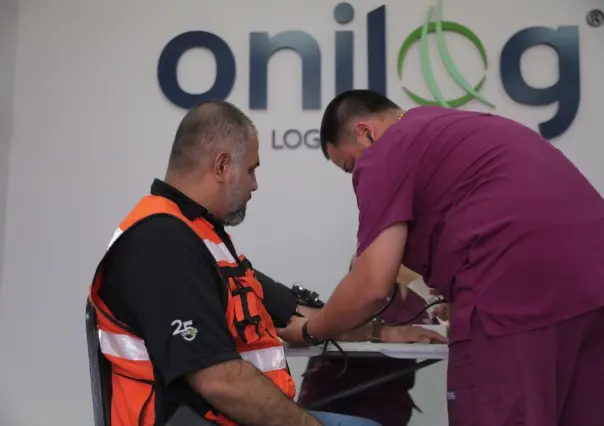 Llevan servicios médicos gratuitos a trabajadores de ONILOG en Nuevo Laredo