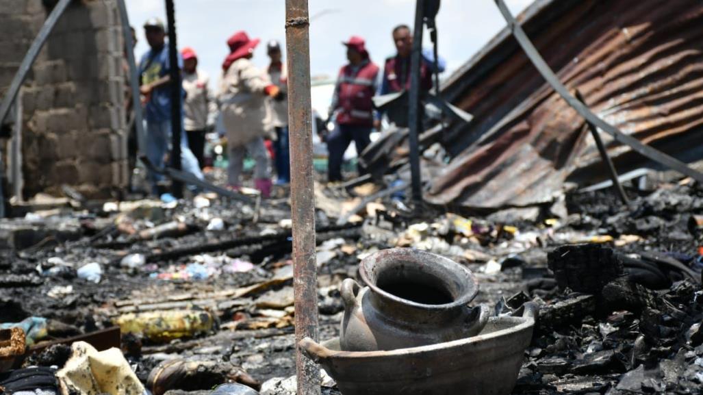 Limpian escombros en Ciudad Lago tras incendio en Nezahualcóyotl