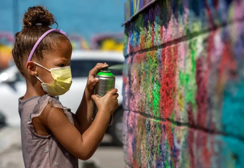 El grafiti para los niños en un ambiente controlado puede ayudar a estimular su creatividad. (Fotografía: Canva)