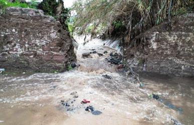 ¡Qué cochinos! Retiran 150 toneladas de basura de canales y cañadas en Ecatepec