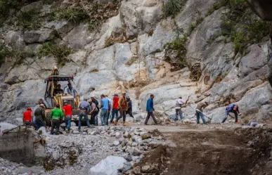 Rehabilitan carretera a Laguna de Sánchez