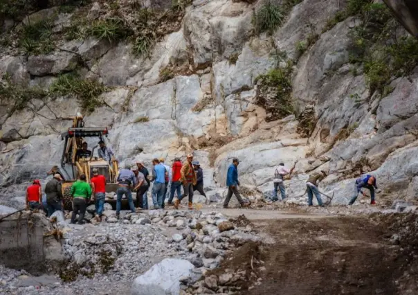 Rehabilitan carretera a Laguna de Sánchez