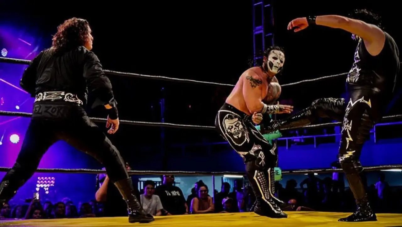 Luchadores de la Triple AAA durante una lucha en vivo. Foto: Facebook Triple AAA Worldwide