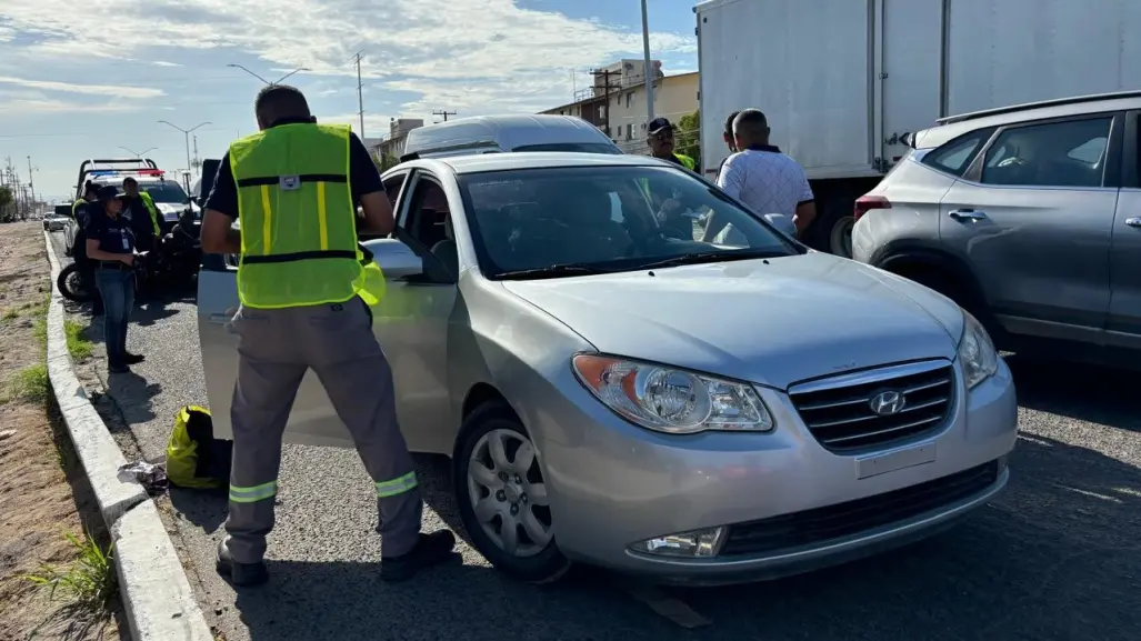 Evita multas, conoce el nivel de polarizado en autos permitido en La Paz