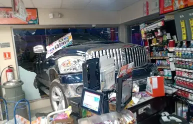 ¿Qué le pasó? "Camionetón" se mete a OXXO