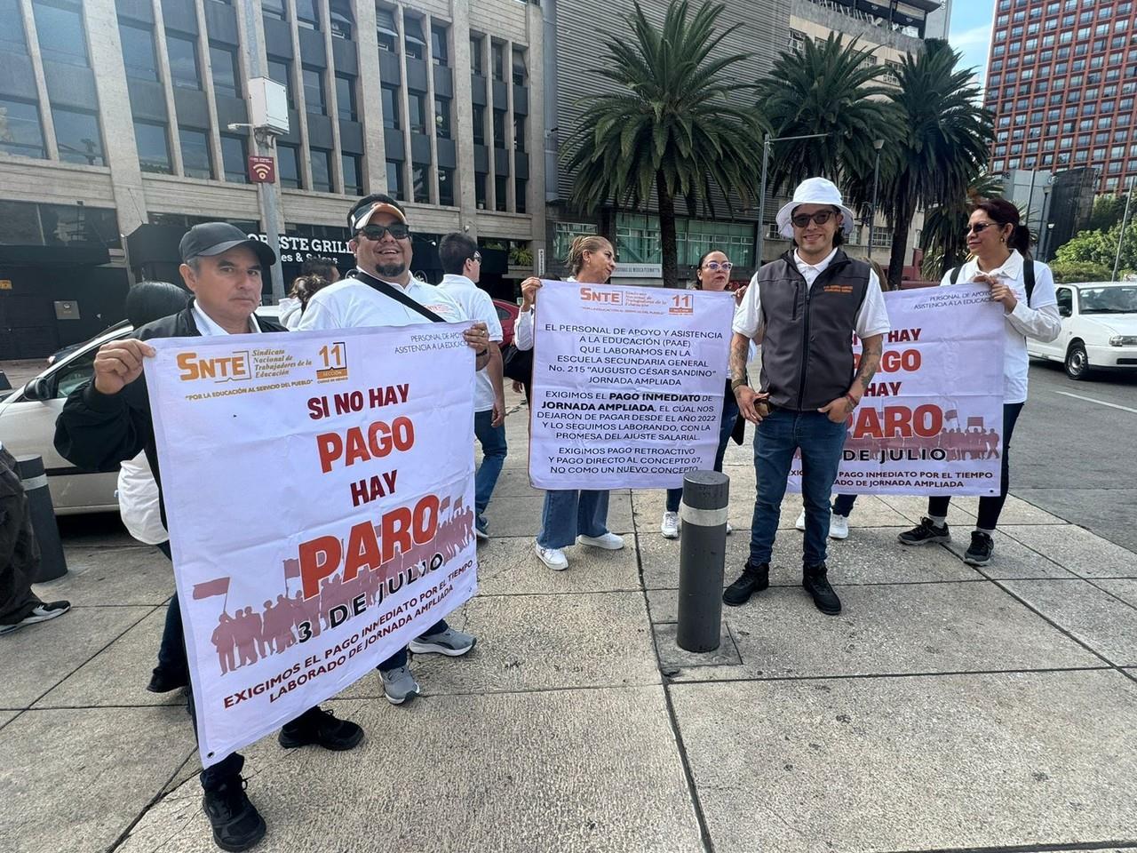 Maestros piden que les paguen. Foto: Ramón Ramírez