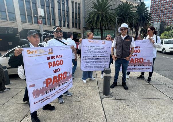 Marchan maestros de la SNTE por falta de pago desde hace dos años