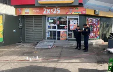 Detienen a pareja que robó en tienda de autoservicio y agredió a policía