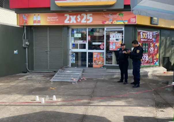 Detienen a pareja que robó en tienda de autoservicio y agredió a policía