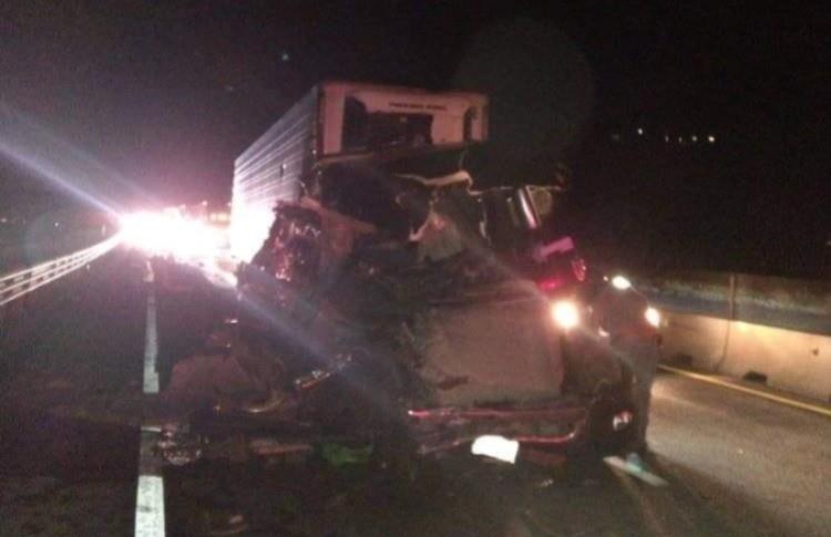 Volcadura de tráiler causa problemas en la Carretera 57