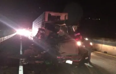 Volcadura de tráiler causa problemas en la Carretera 57